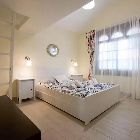 Apartment Book Jet - Premium Pool View & Wifi